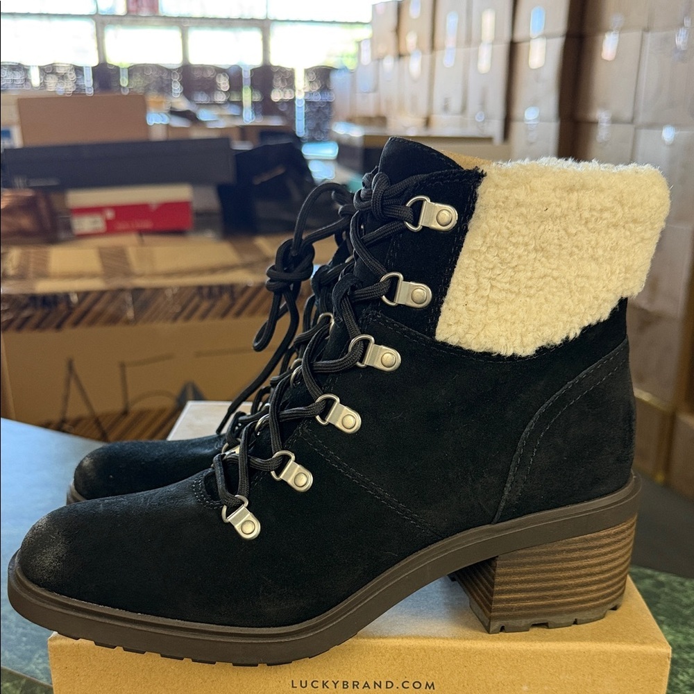 Lucky Brand Black Lace-Up Ankle Boots with Cream Sherpa Collar - Picture 2 of 4
